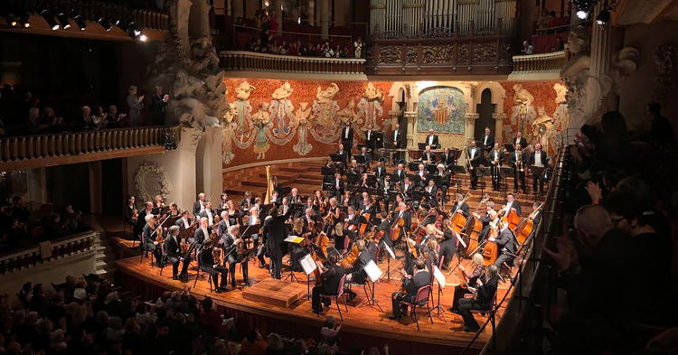 Oslo-Filharmonien på scenen i Palau de la Música Catalana i Barcelona.